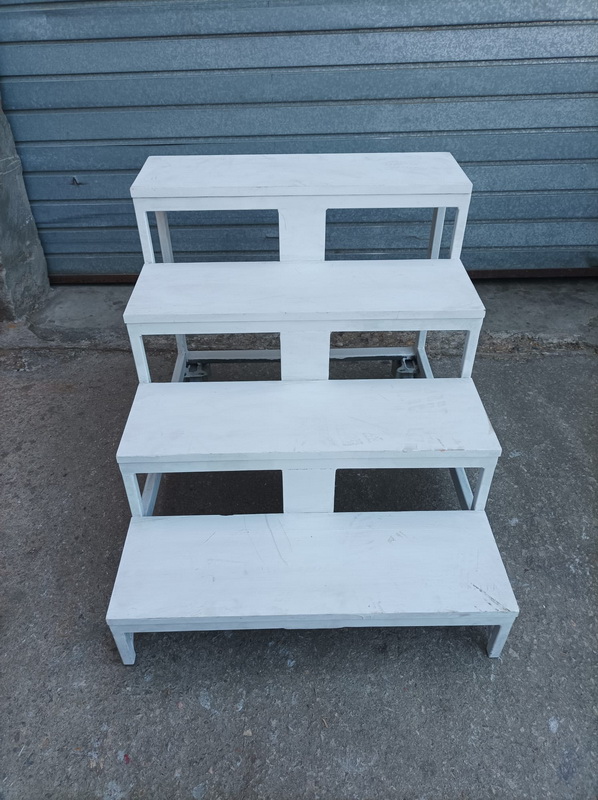 escalera 2ruedas madera hierro 66_5x70x88 1u